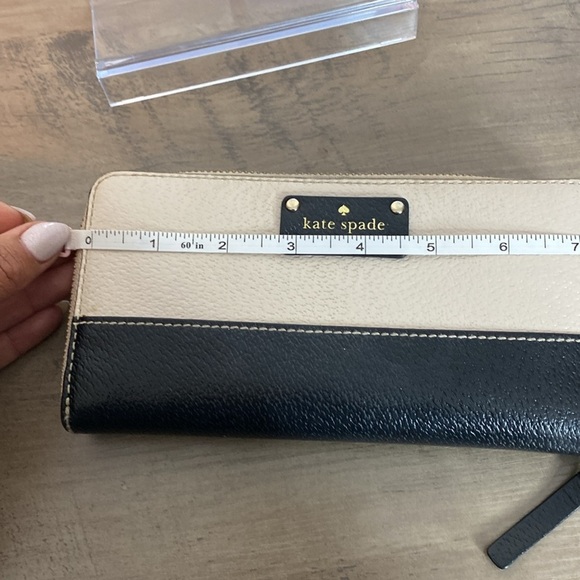 Kate Spade Black and Cream Colour block Wallet - lots of organizational space - Picture 5 of 7